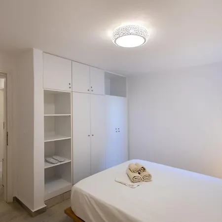 Apartment Beachside 2 Bedroom *